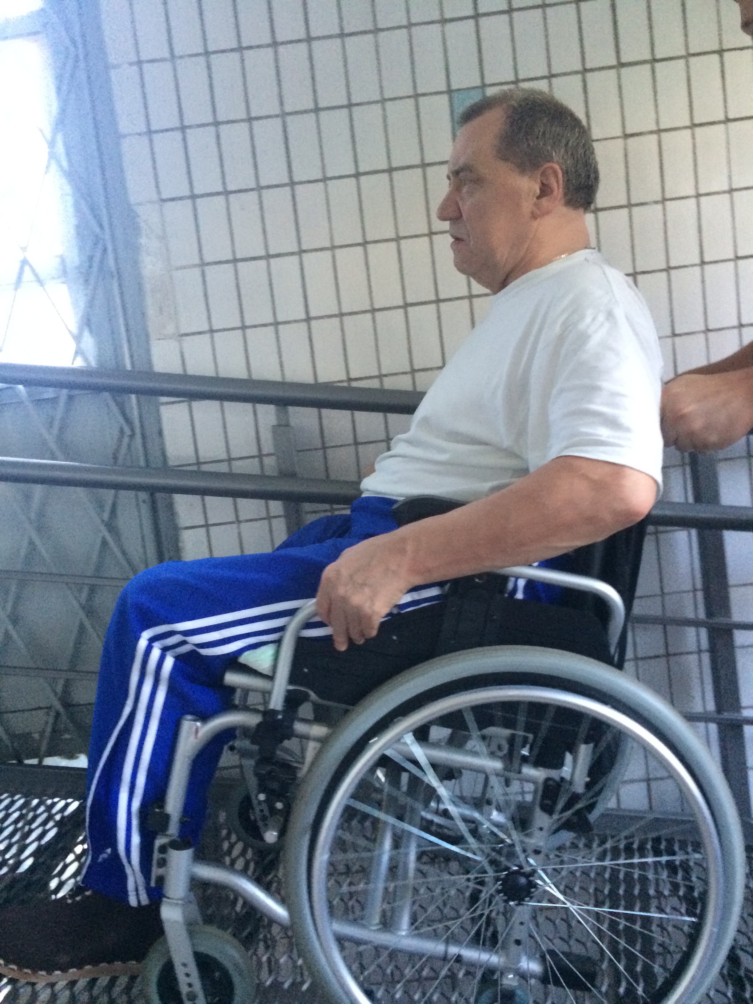 Пандус - помощь инвалидам!В Чертаново южное сделали очередной паднус по просьбе инвалида-колясочника