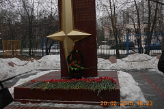 В районе Чератново Южное в лицее №504 состоялся митинг с возложением цветов к памятной стеле в честь погибших в период ВОВ 1941-1945гг