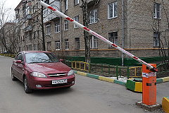 Москва компенсирует жителям около 70% стоимости установки шлагбаума в зоне платного паркинга во дворах