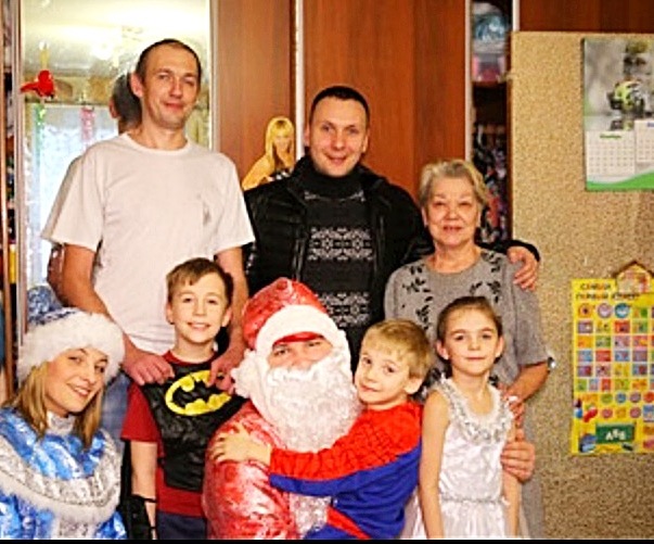 Новогоднее поздравление многодетных  и малоимущих семей в районе Чертаново Южное