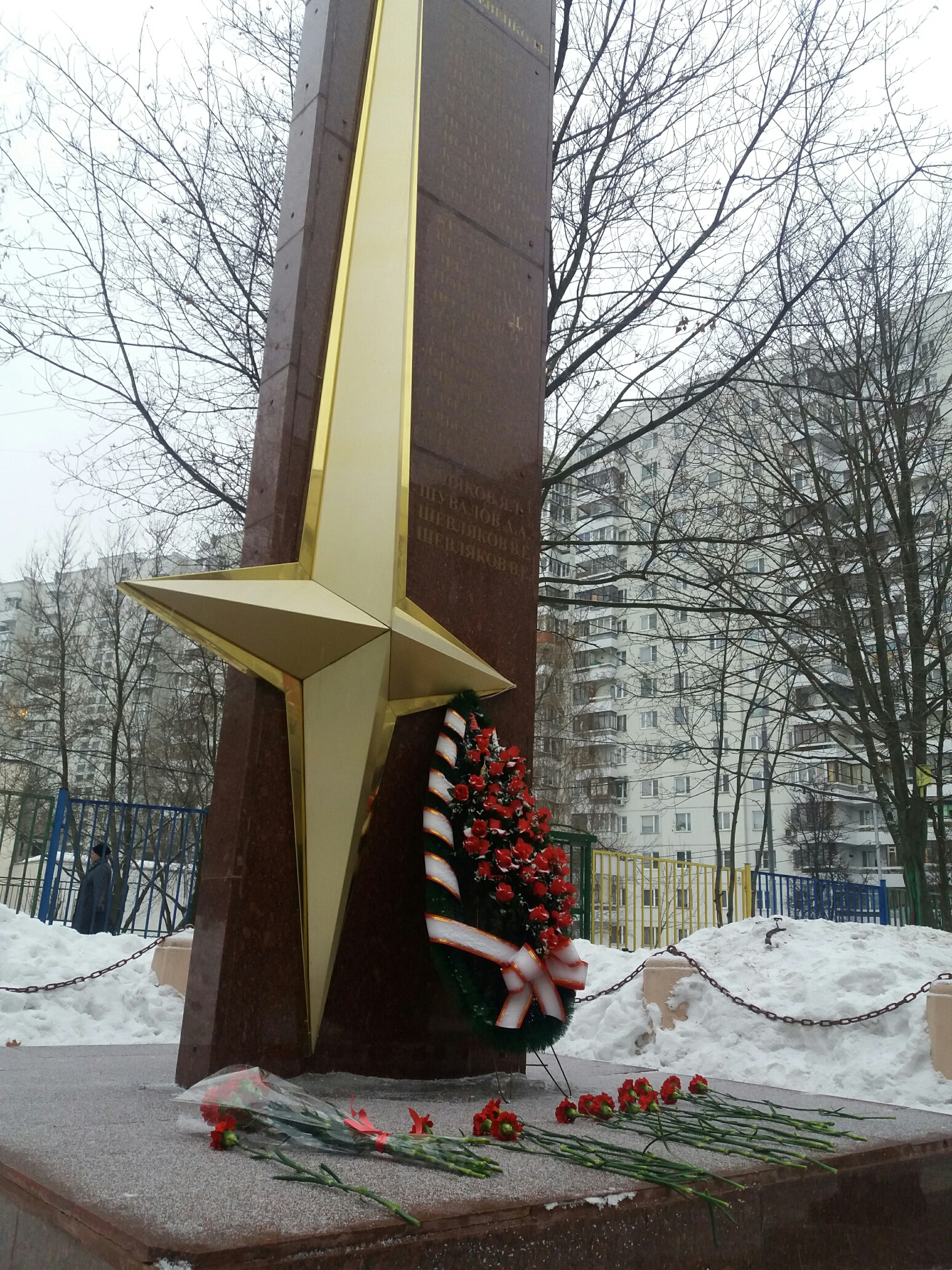 12 февраля прошла традиционная мемориально-патронатная акция по уходу за памятниками, мемориальными досками, памятными знаками и захоронениями, посвященная Дню защитника Отечества.