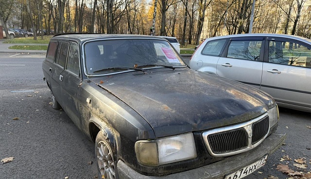 19.10.2026 г. в соответствии с постановлением Правительства Москвы от 20.04.2023 № 696-ПП по адресу: 3-й Дорожный проезд, вблизи дома 1 выявлено транспортное средство марки Газ Волга, государственный регистрационный знак А674НХ77, обладающее признаками бр
