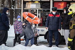 Спасатели столицы поздравили воспитанников дома детей с Новым годом