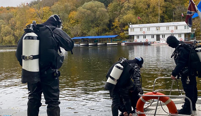 Водолазы Росгвардии  провели тренировочные спуски на Москве-реке