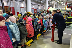 Наша служба и опасна и трудна
