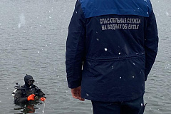 Спасатели на воде предупреждают рыбаков об опасности тонкого льда