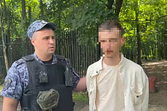 Сотрудники Росгвардии задержали мужчину с наркотиками в Москве 