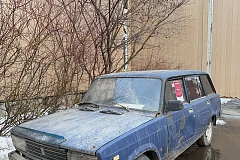 18.03.2026 г. в соответствии с постановлением Правительства Москвы от 20.04.2023 № 696-ПП по адресу: Варшавское шоссе, д.141, к.12 выявлено транспортное средство марки ВАЗ 2104, государственный регистрационный знак О490НТ1977, обладающее признаками брошен